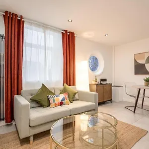 central-belfast-apartments.belfasthotelsireland.com/