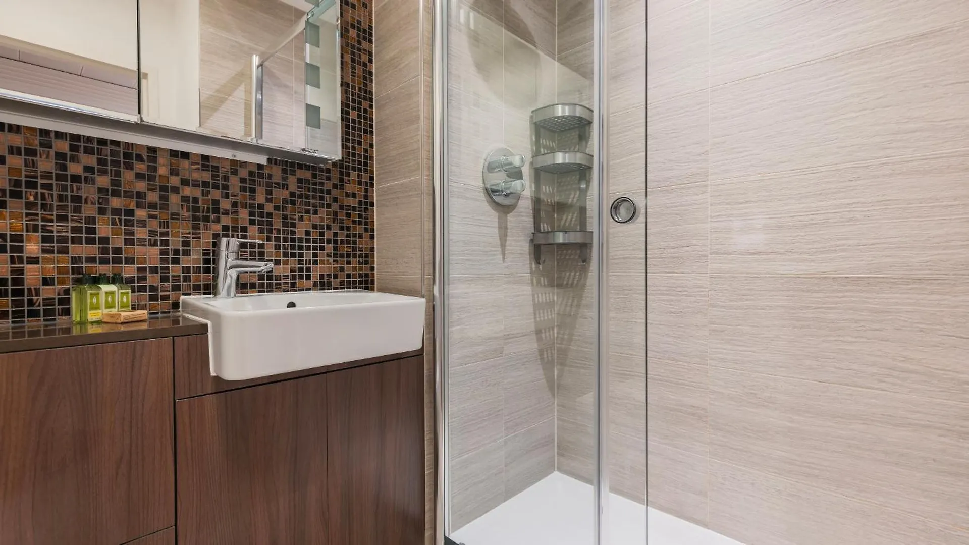 Monument Serviced Apartments By Lovelystay Londra 0*,